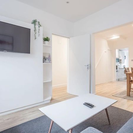 Refurbished High Spec Central Family Home CBG エクステリア 写真