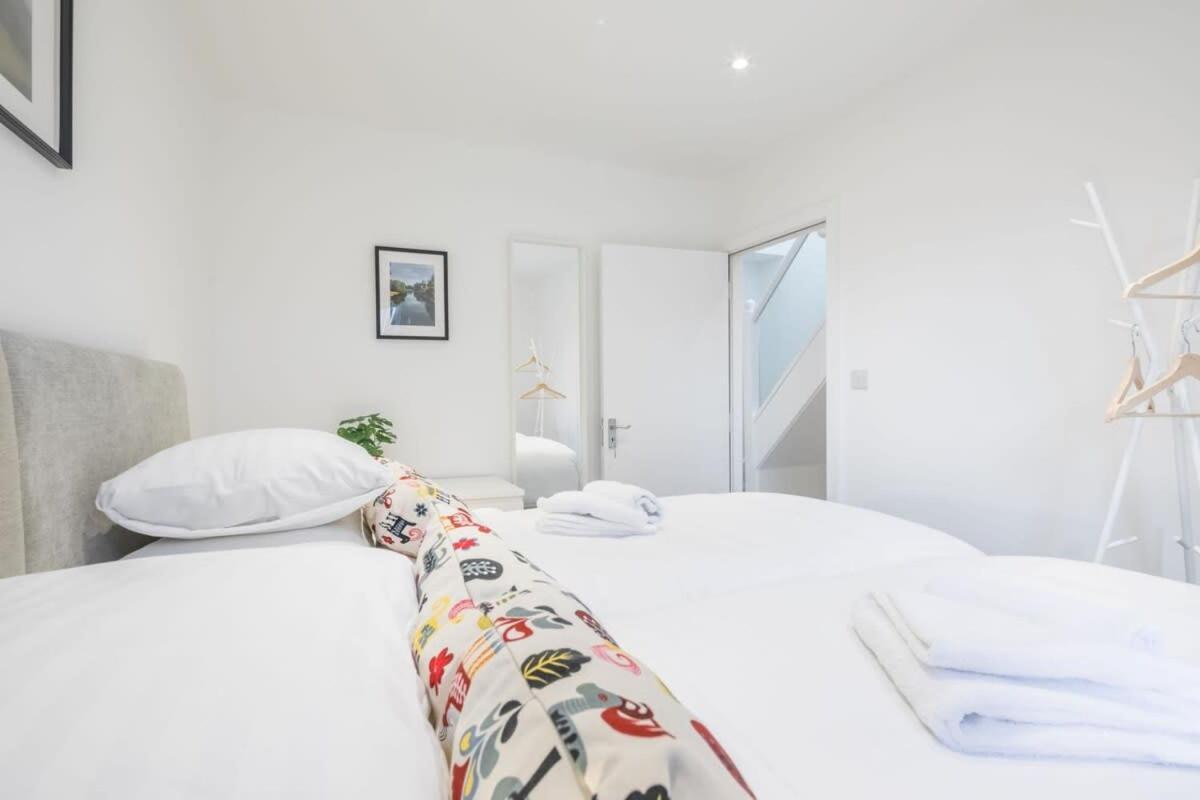 Refurbished High Spec Central Family Home CBG エクステリア 写真