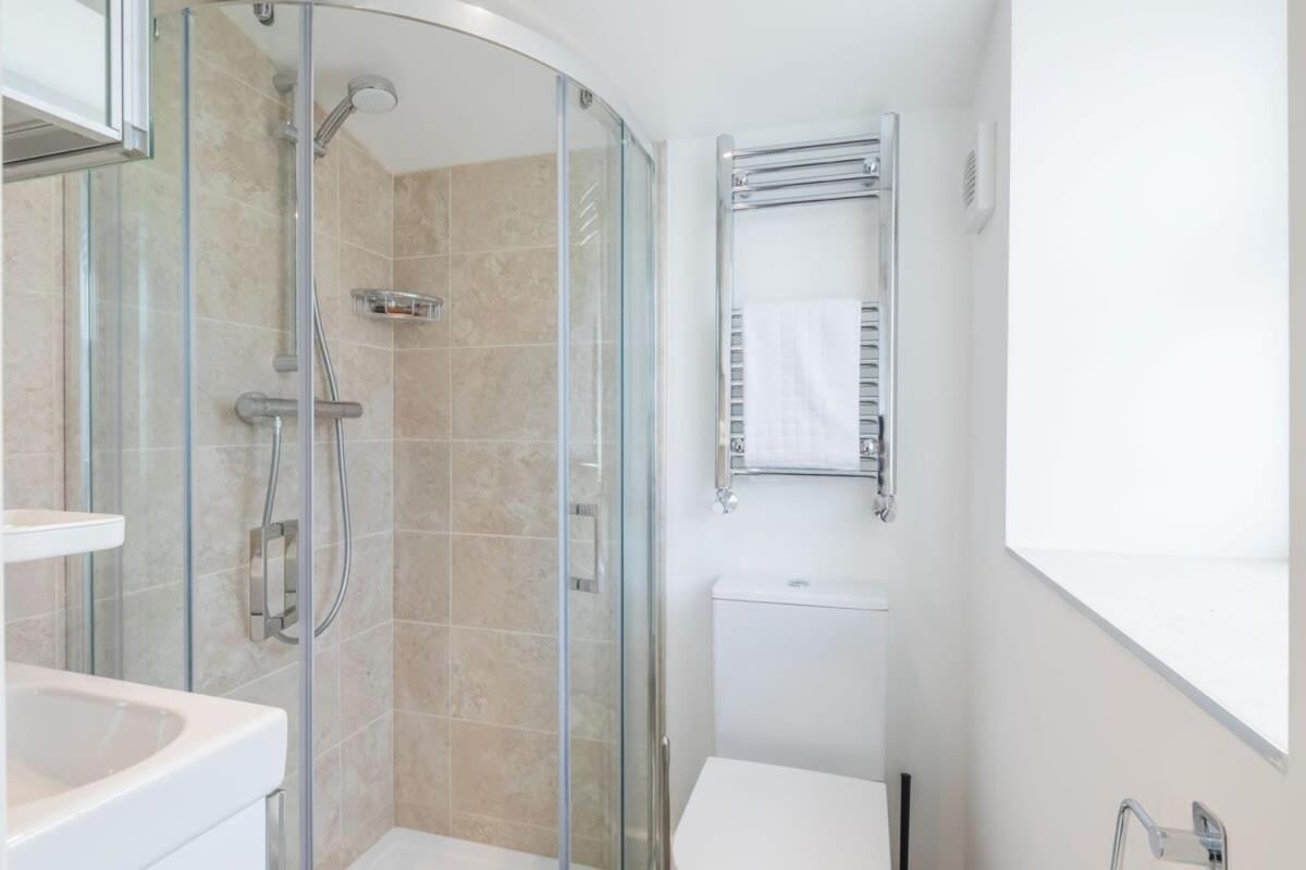 Refurbished High Spec Central Family Home CBG エクステリア 写真