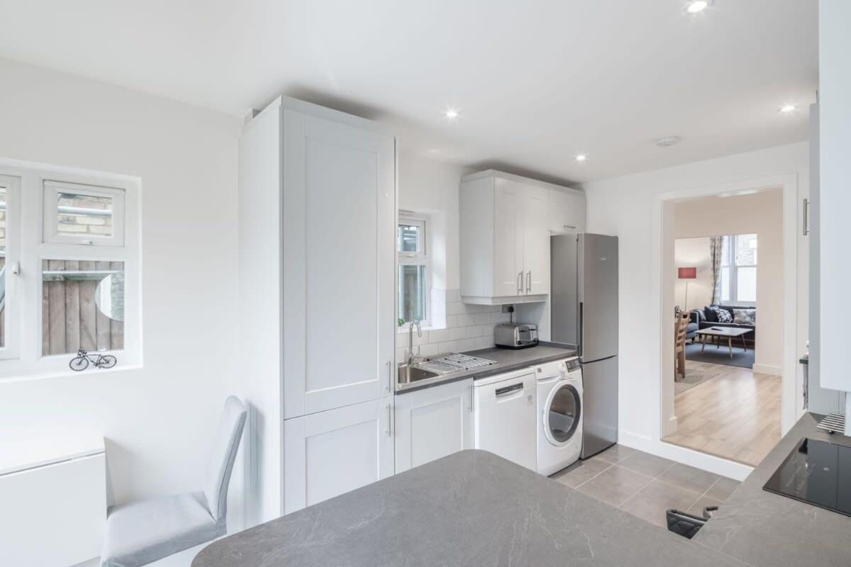 Refurbished High Spec Central Family Home CBG エクステリア 写真