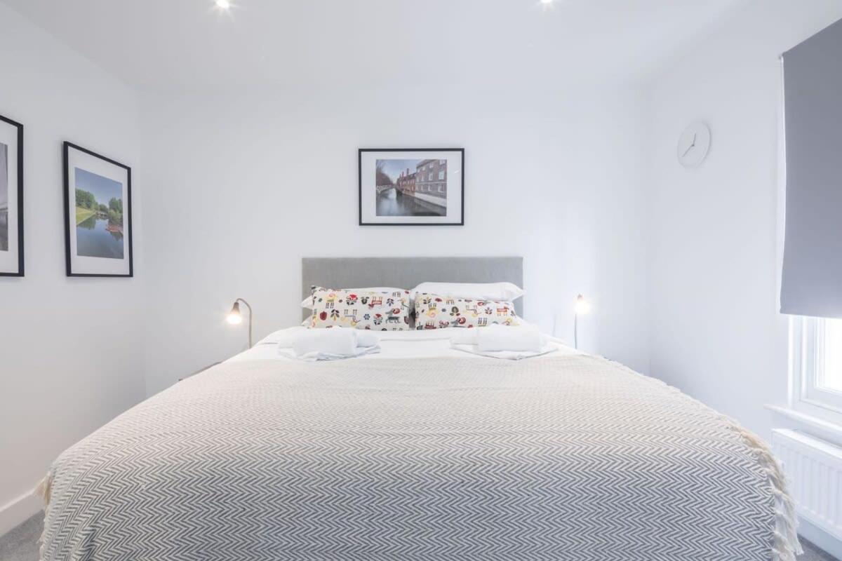 Refurbished High Spec Central Family Home CBG エクステリア 写真