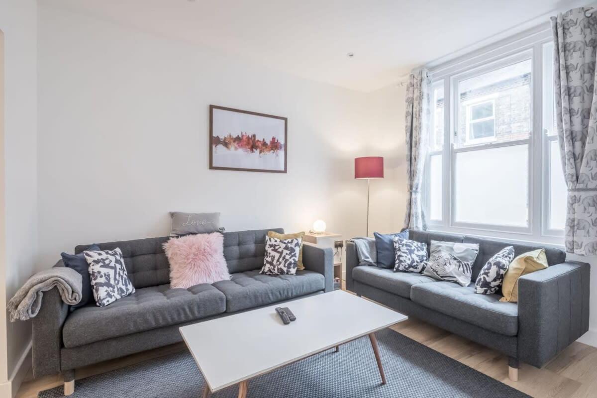 Refurbished High Spec Central Family Home CBG エクステリア 写真